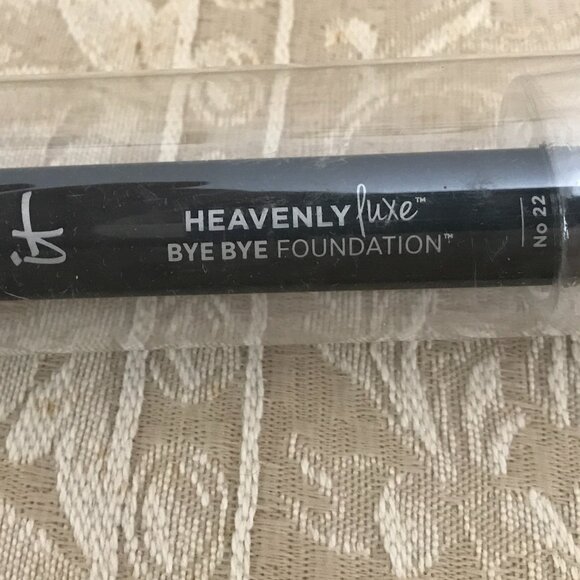 Heavenly Luxe ByeBye Foundation Brush #22 – NWT - Picture 2 of 6
